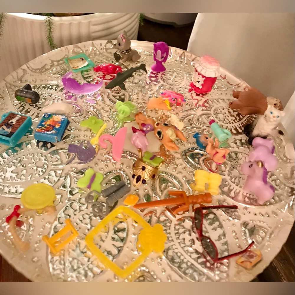 2/$10 Miscellaneous Lot Random Parts Pieces Accessories Doll Girl Toys Playsets